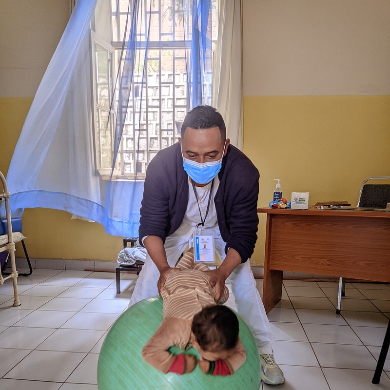 Rééducation pédiatrique
Accompagnement d'un enfant présentant des troubles moteurs ou du développement.